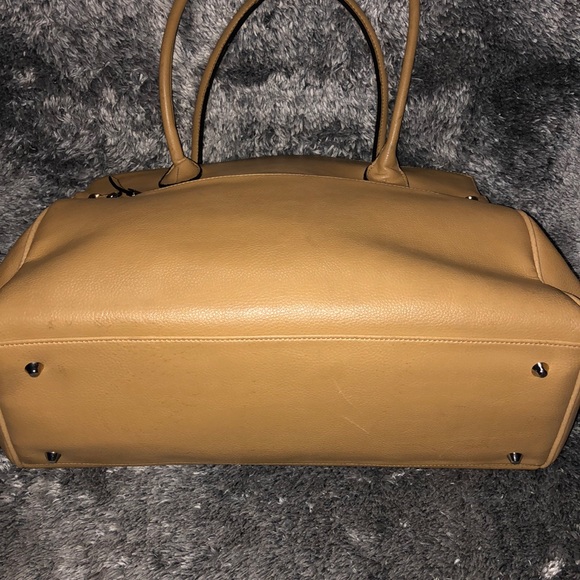 Light beige & Silver hardware lock & key handbag - Picture 6 of 8